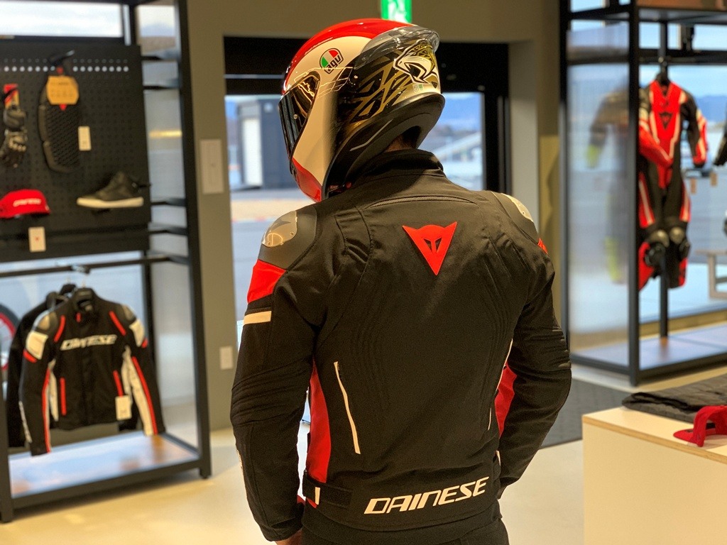 快適さと安全性を両立！RACING 3 D-DRY® JACKETの魅力を解説